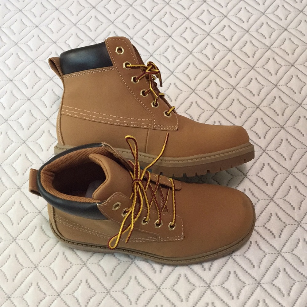 Boots 4.5 boys NWOT
